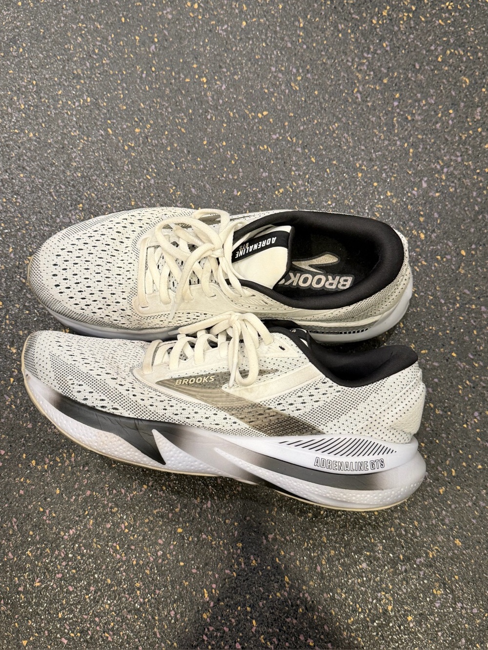 Brooks Adrenaline GTS Women's Running Shoes - size 10